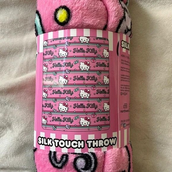 2/$20 ✨NWT Hello Kitty Blanket Throw Pink Music Notes - Picture 5 of 5